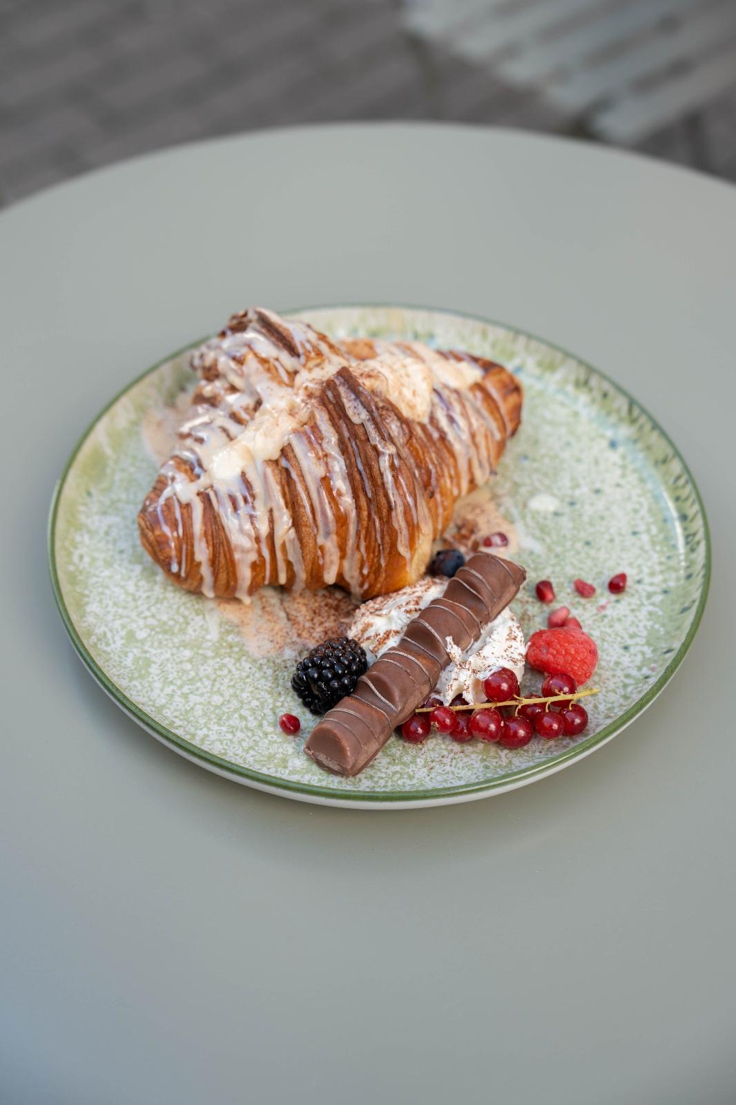 Croissant sucré au pistache — pâtisserie artisanale Croix100 Bruxelles