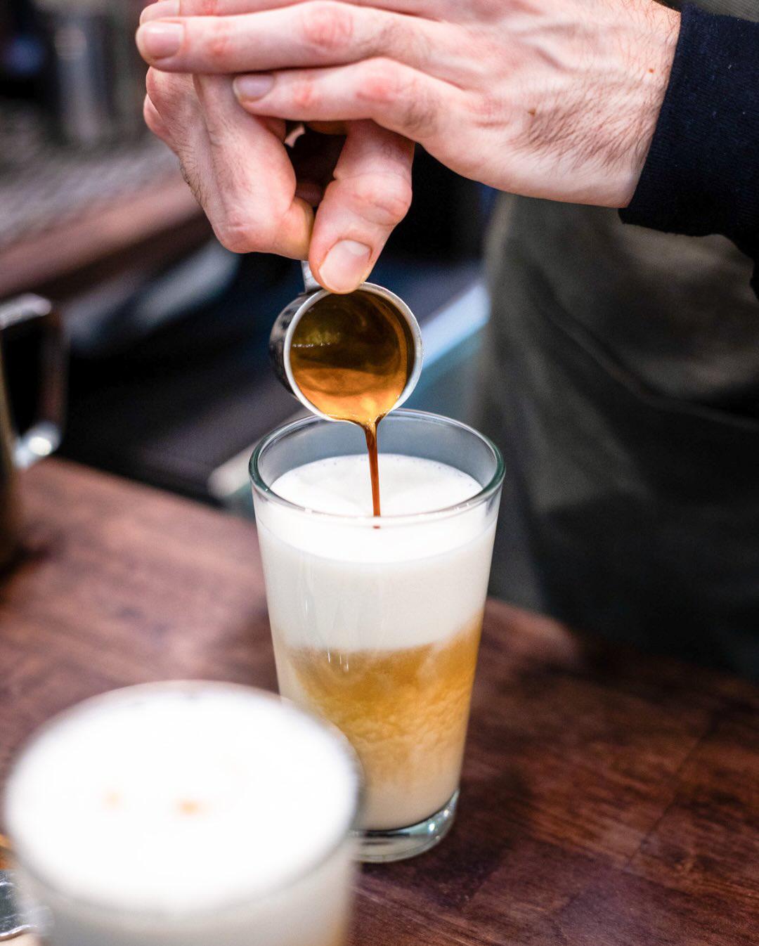Préparation artisanale en cuisine au restaurant Croix100